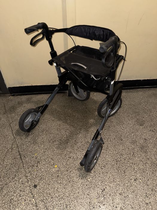 Cadru rulant rollator batrani handicap dizabilitati (ca nou)