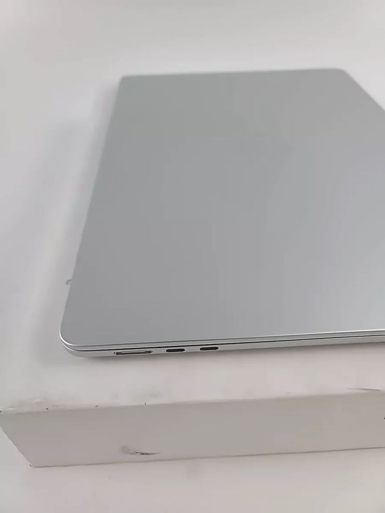 Лаптоп Apple MacBook Air с M2 чип + Apple Magic Mouse 3