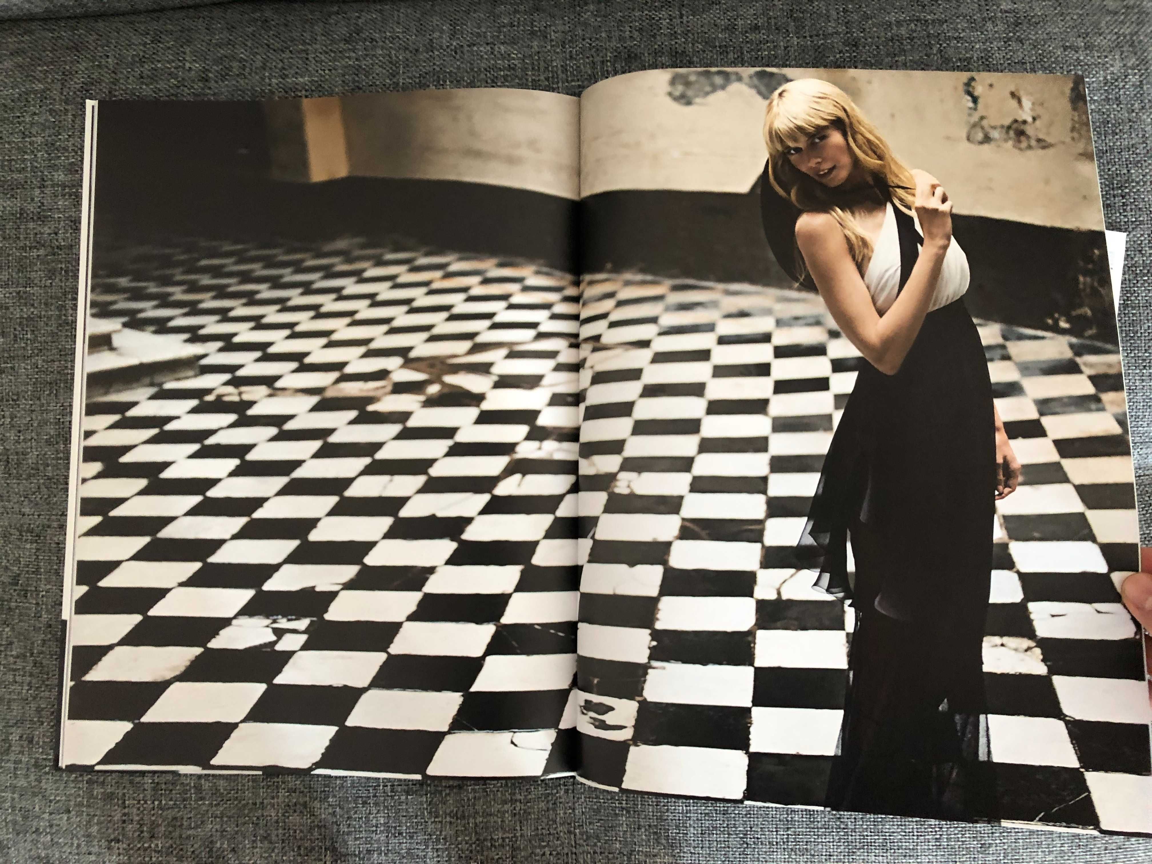 Karl Lagerfeld si Claudia Schiffer. catalog fotografic Stern mare