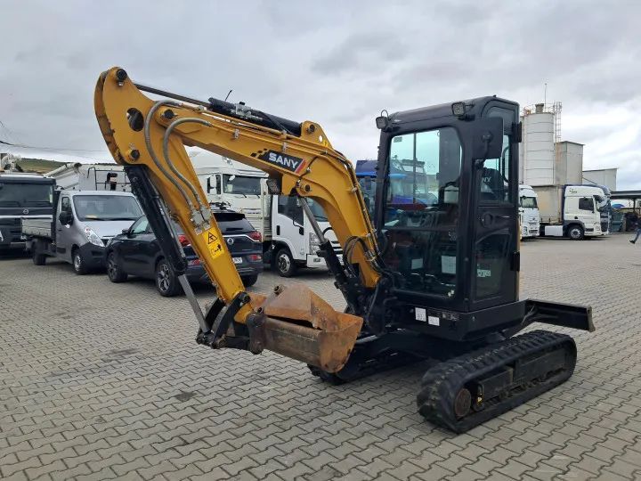 Sany sy26u miniexcavator cu doua cupe si lama tip buldozer Sany sy26u miniexcavator cu doua cupe si lama tip buldozer