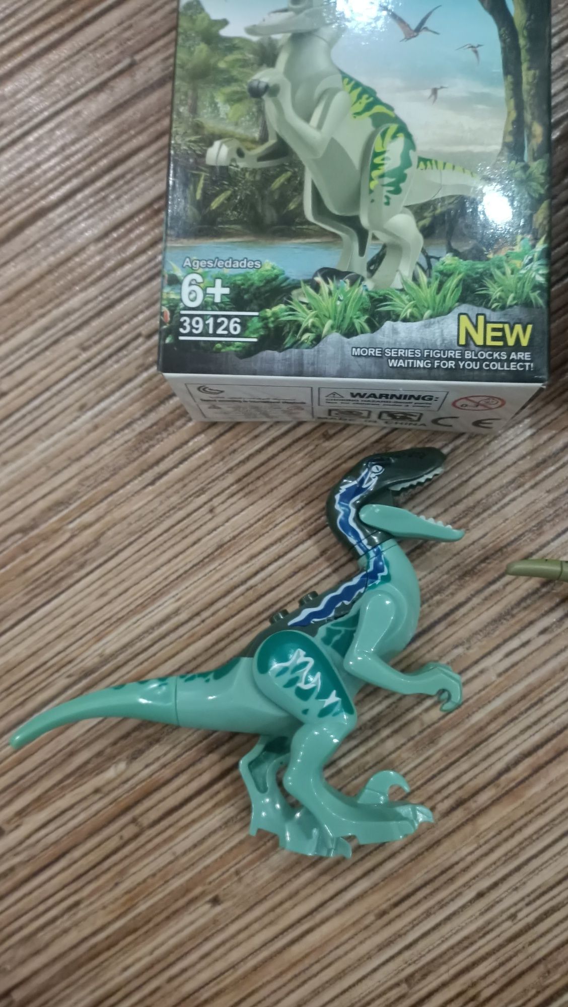 Продам конструктор динозаврики