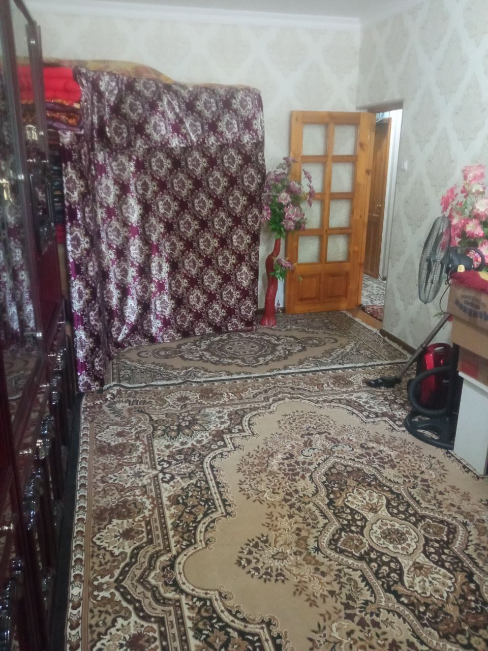 Юнусабад турт хонали квартира сотилади  куча юзидан иккинчи дом 14 кв