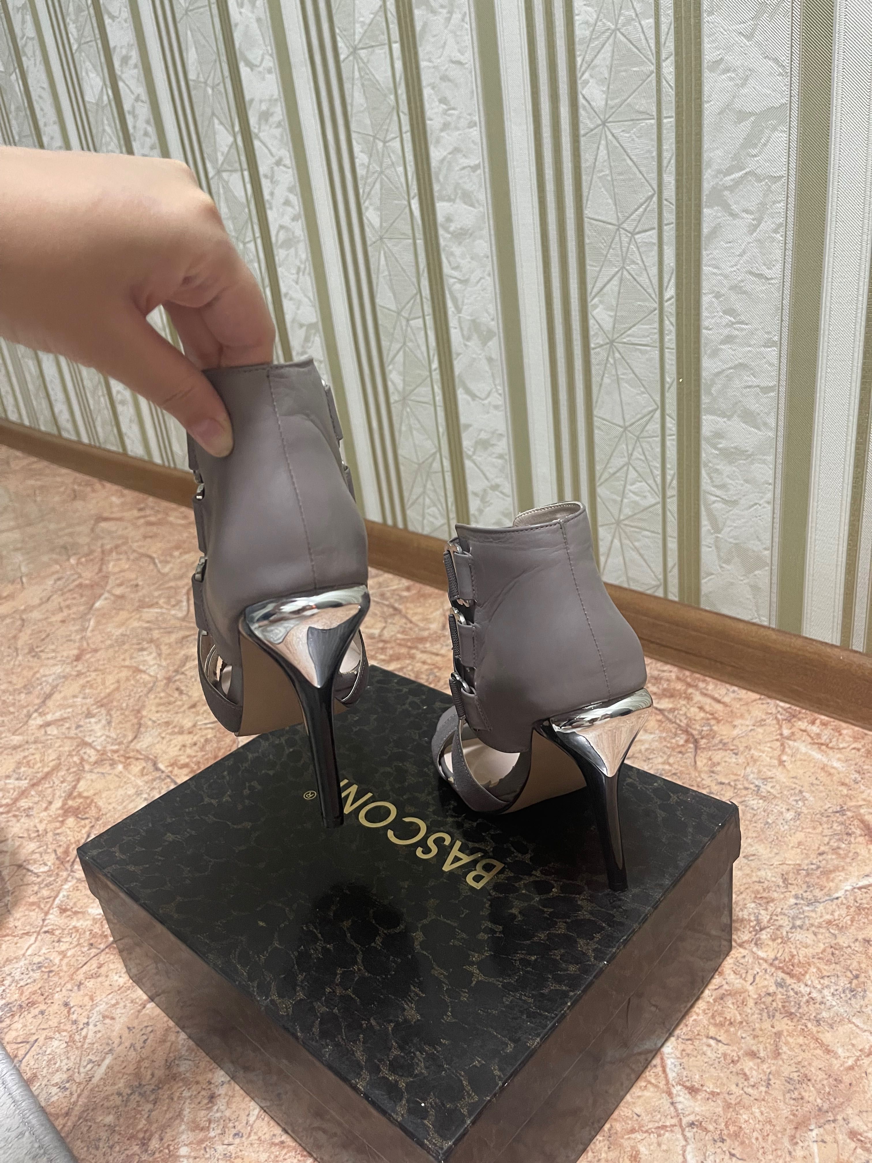 Продаю туфли BASCINO 35 размер 10000тг, торг уместен