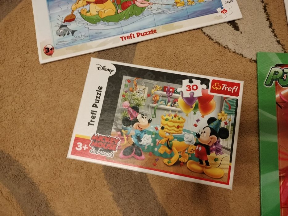 De vânzare puzzle-uri