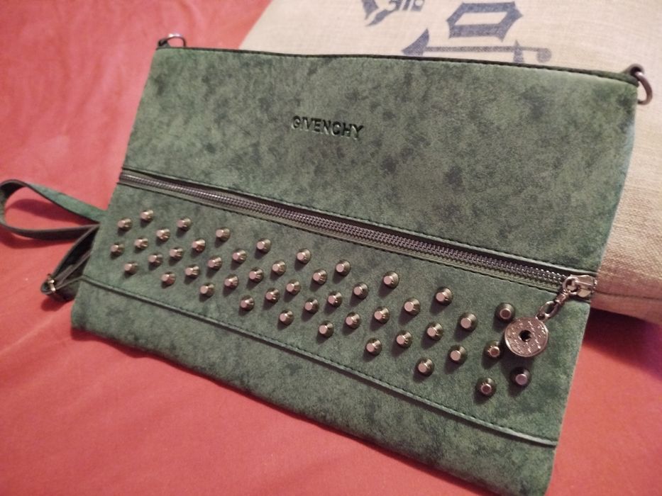 Дамска чанта/тип клъч, чисто нова