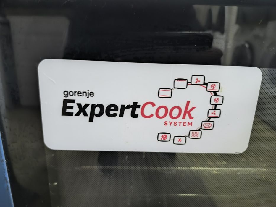 Свободностояща печка Gorenje E54V3-E7  с керамичен плот  чисто нова .