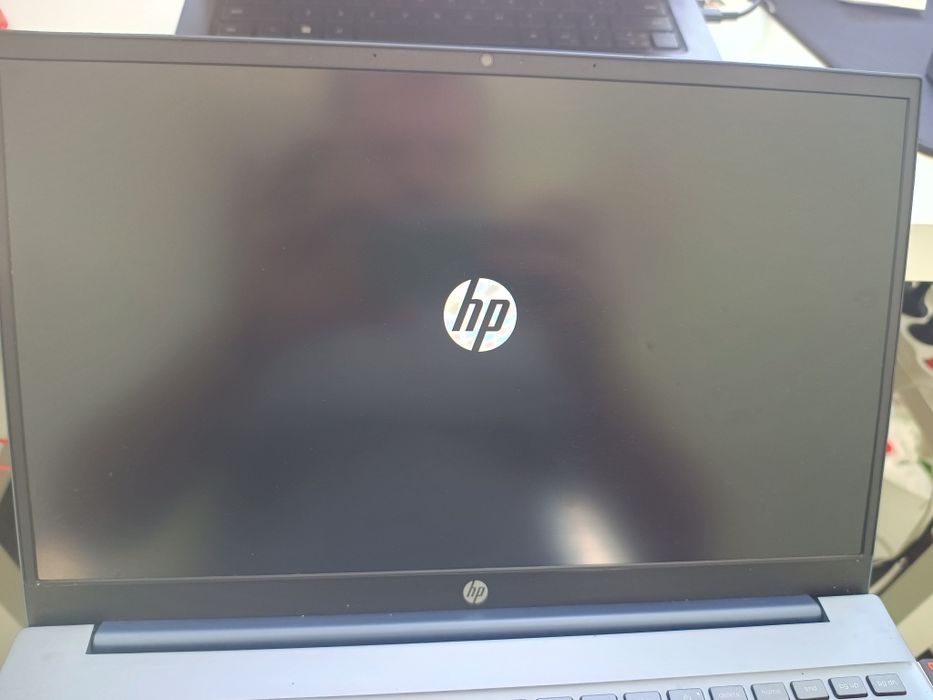 Vând laptop HP 15.6" Pavilion 32 GB RAM, SSD, AMD 7 5700-stare excelen