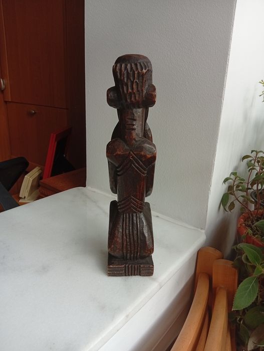 Sculptură veche in lemn