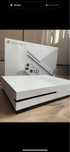 Xbox One S 1TB – Nou, cu controller și cabluri incluse
