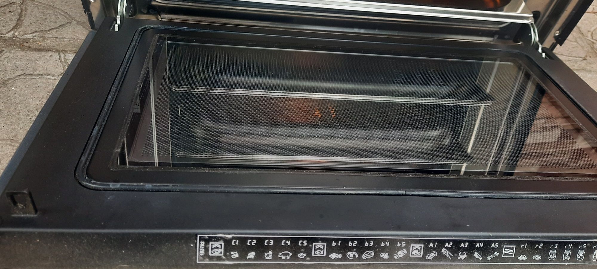 SMEG Фурна на пара  за Вграждане във отлично оригинално състояние