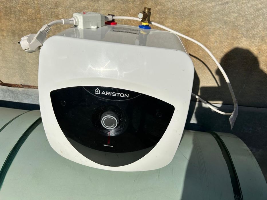 Продается водонагреватель ARISTON 15 л, 1200w
