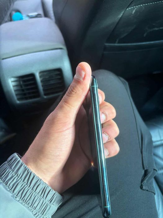 Vând iphone 11 pro