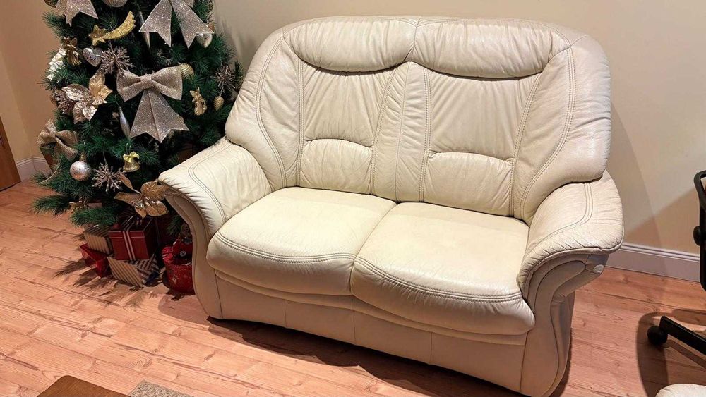 Vand set doua canapele piele (3 locuri, respectiv 2 locuri)