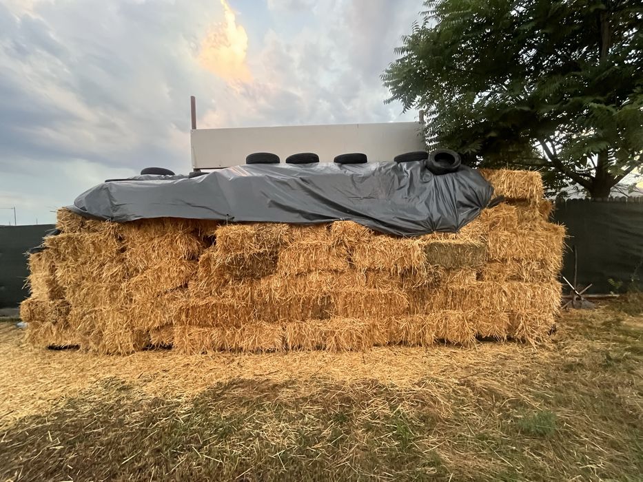 De vanzare baloti de paie