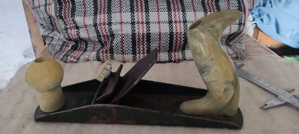 Рубанок с металлическим каркасом