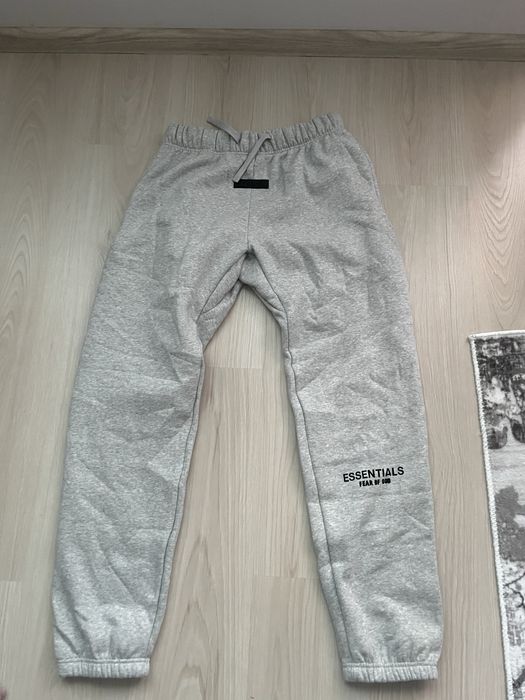 essentials fear of god панталони