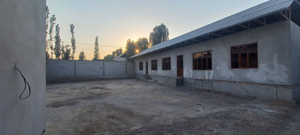 Hovli joy sotiladi