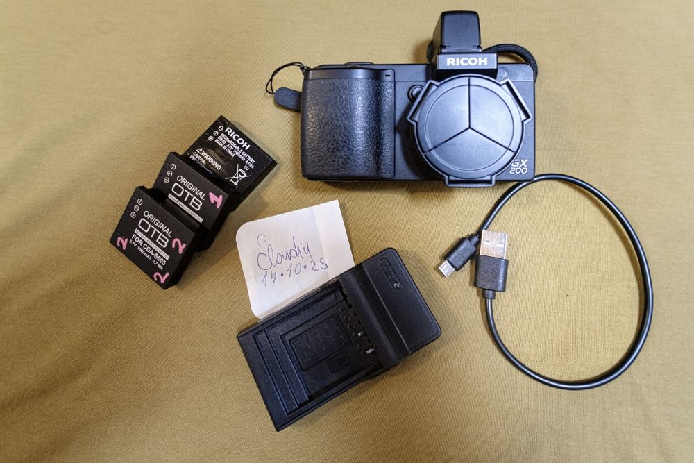 Ricoh GX200 - Compact premium Y2K - Senzor CCD Digicam