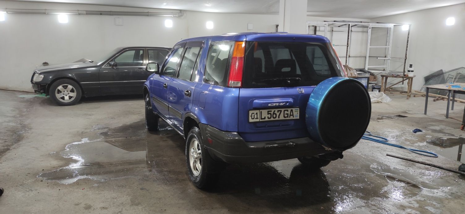 HONDA C-RV 2000.