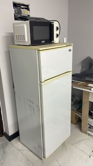 Холодильник, микроволновка