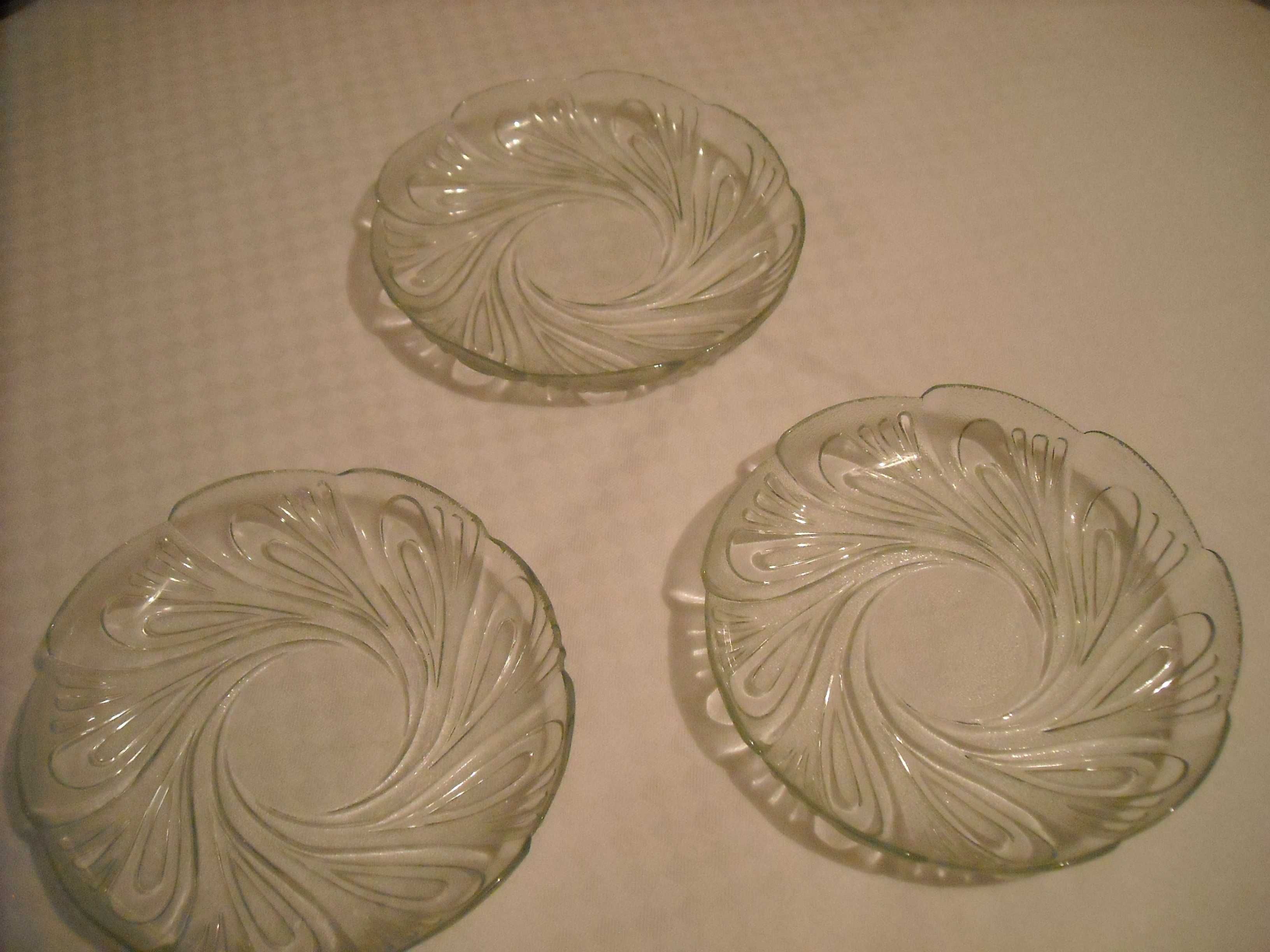 Стъклени чинийки