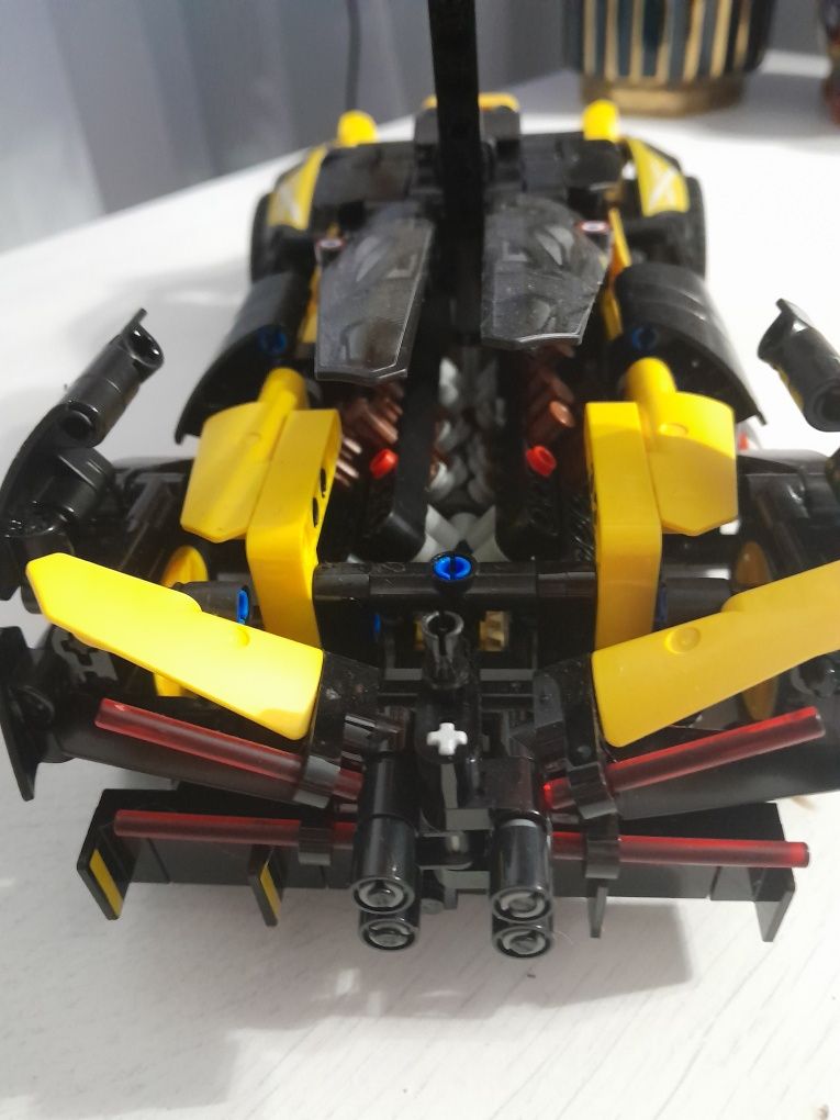 Vând masinuța Lego TECHNIC 42151 piese