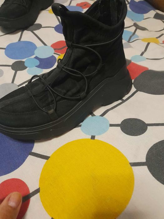 Ghete purtate o data dama