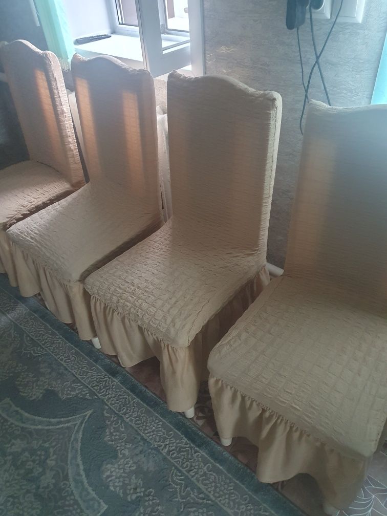 Продается стол и стулья