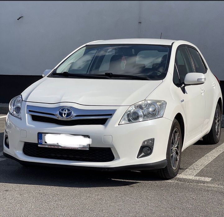 Vând Toyota Auris hybrid 2011