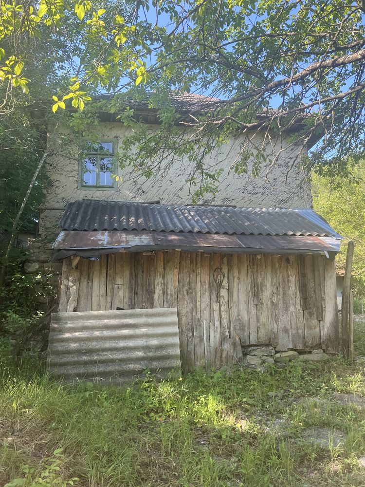Casă batranească + 1700 mp
