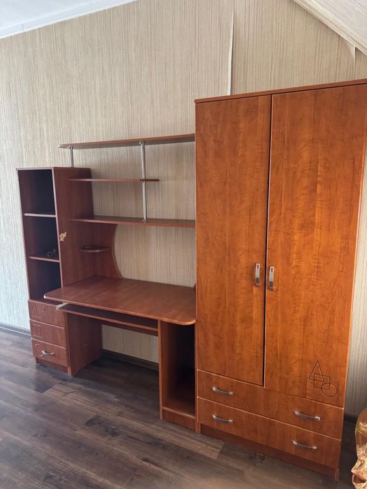 Письменный стол и шкаф