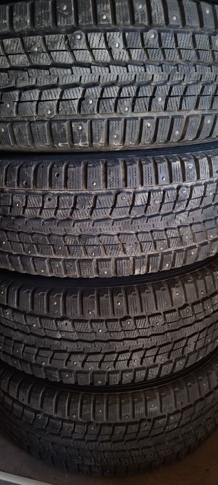 Продам зимние шины 215/65/16