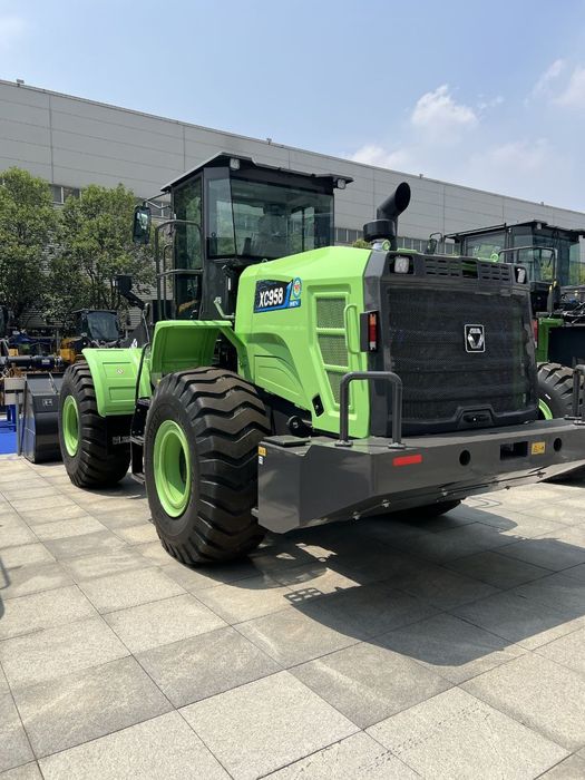 Фронтальный погрузчик. ГИБРИД (Солярка и электрический)