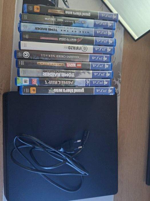 PS4 Slim и сет игри за плейстейшън