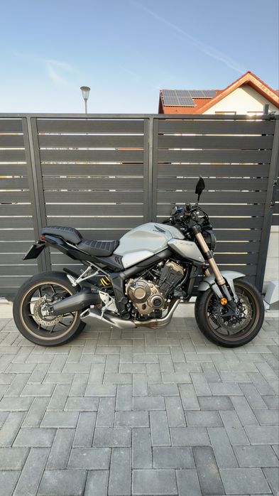 Honda CB650R 2021 Quickshifter Top Case Inclus