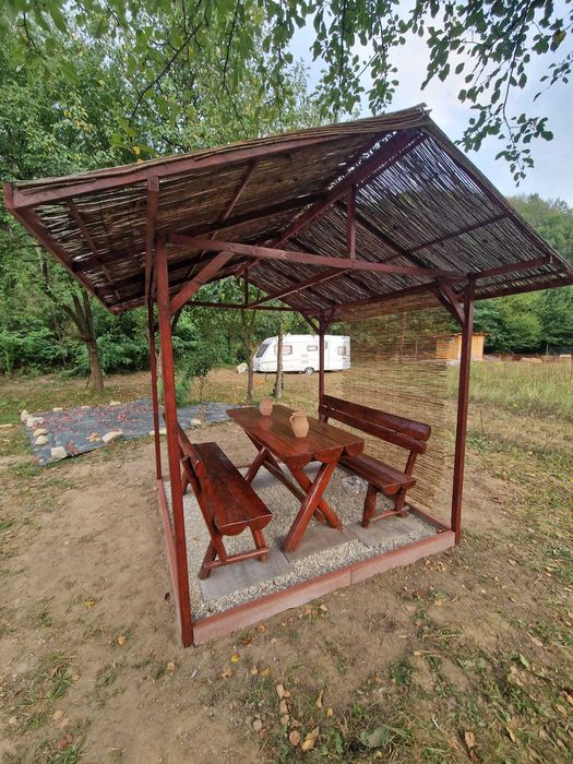 Teren cu constructii Cosmina de Sus - Foisor, baie, cabanuta si umbrar