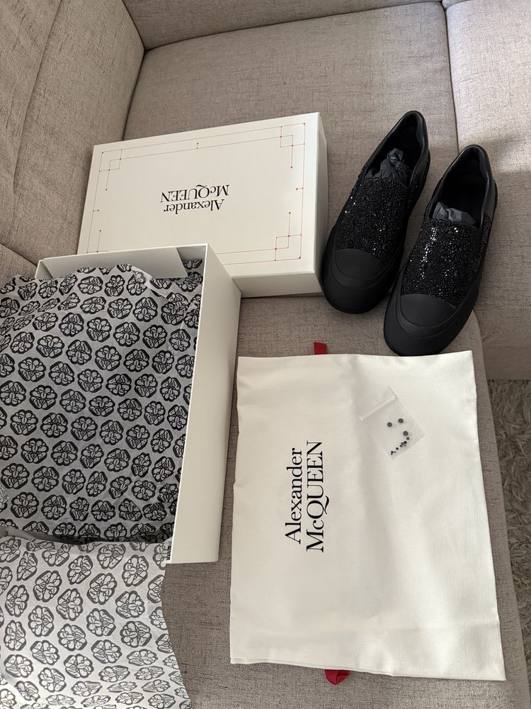 Alexander McQueen slip-on sneakers, Noi, originali, marime 40
