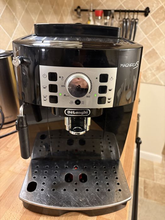 Masina de cafea DeLonghi Magnifica S