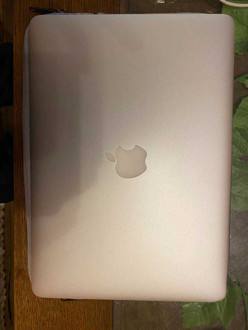 Лаптоп Macbook Air (2014 13 inch.) + Калъф "TUCANO" подарък