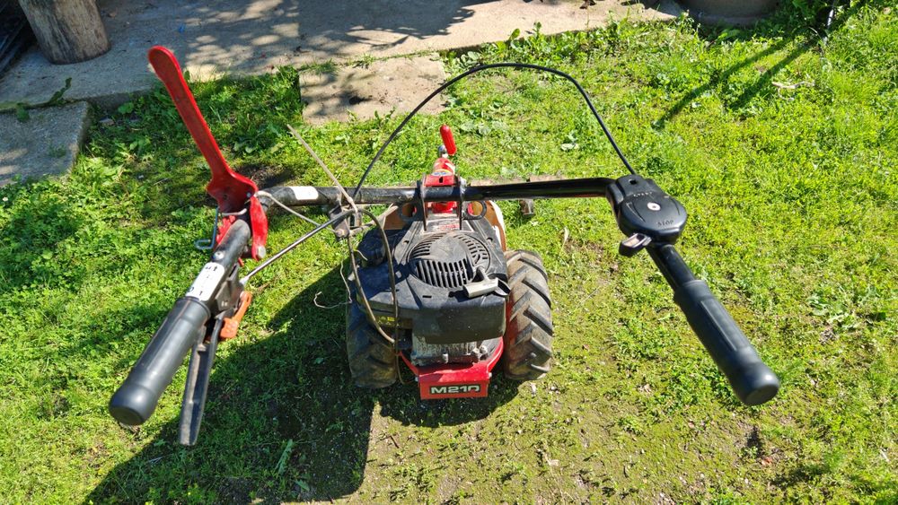 Vând motocoasă cu lamă