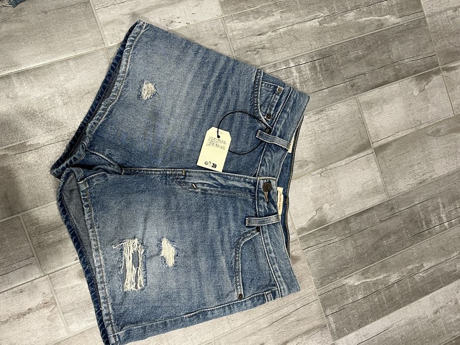 Blugi scurti Levis masura S / 26