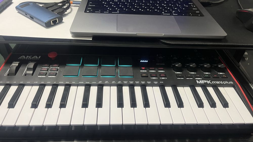 MIDI-клавиатура Akai MPK MINI PLUS 37
