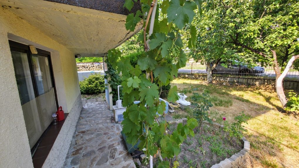 Продава се ВИЛА в село Долни Раковец