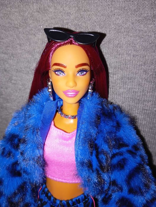 Кукла Barbie Extra с дълга коса.