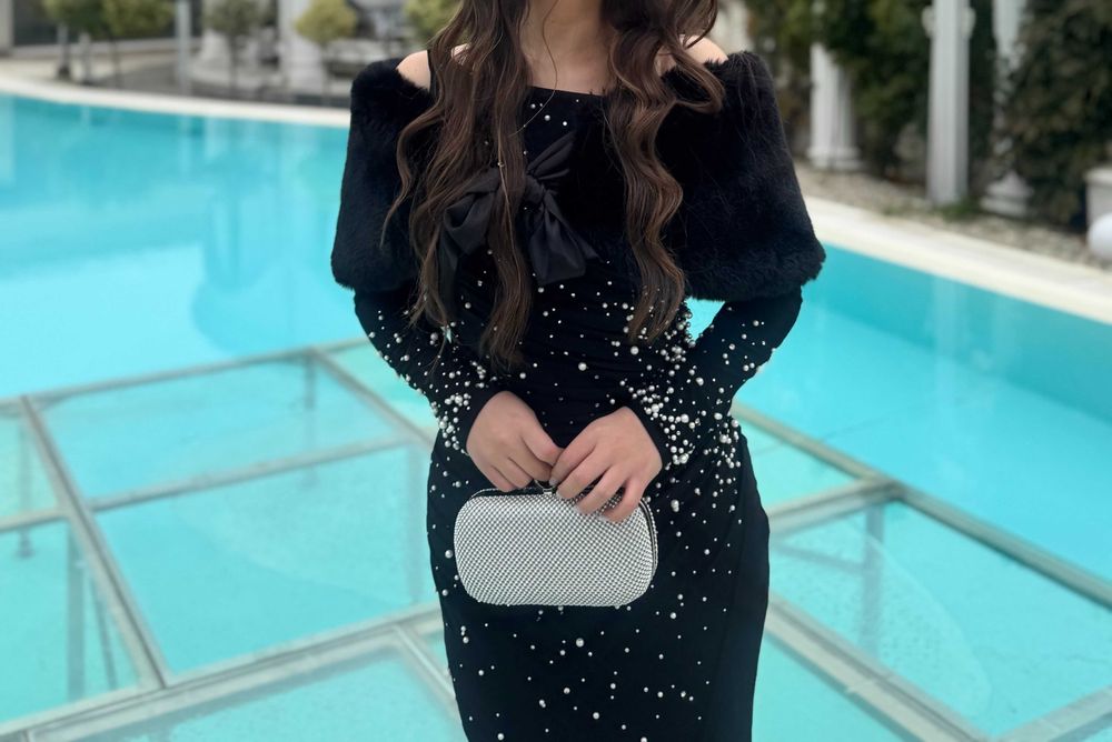 Rochie eleganta neagra cu perle si blanita