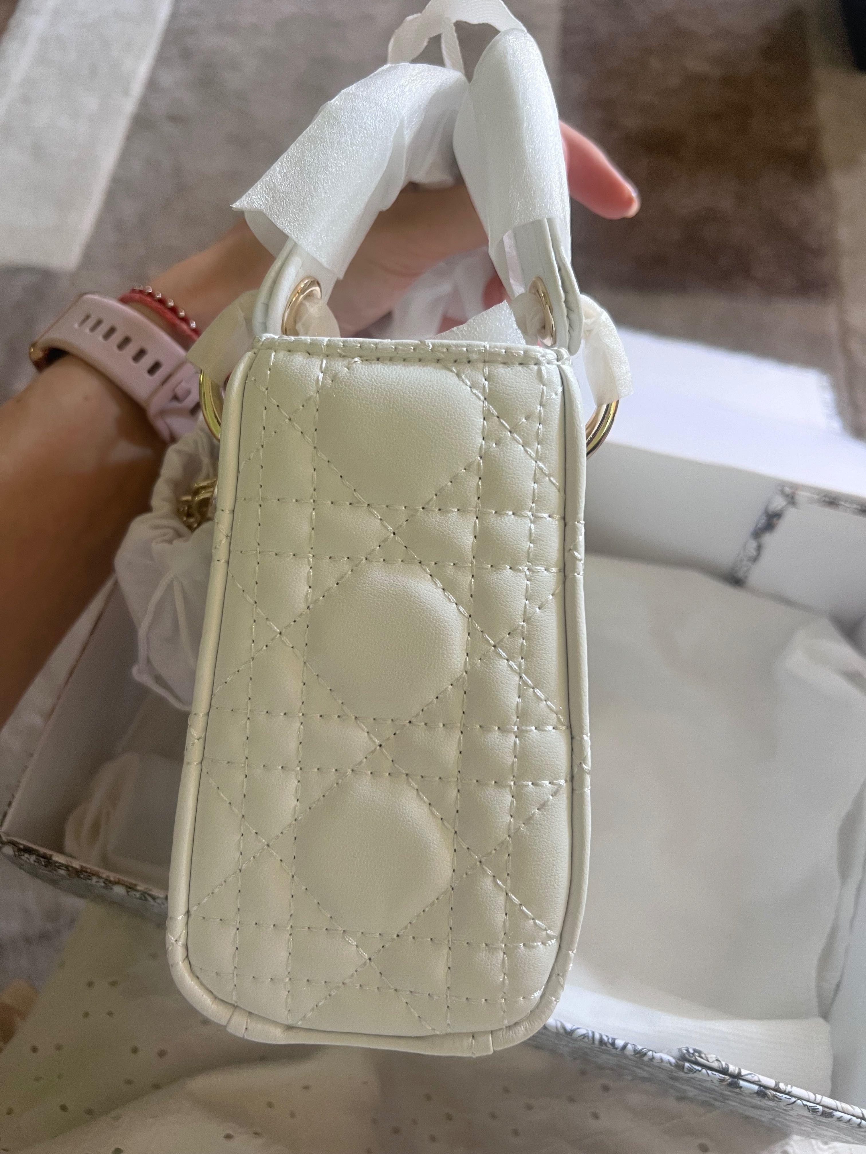 Чанта Dior бяла кожена