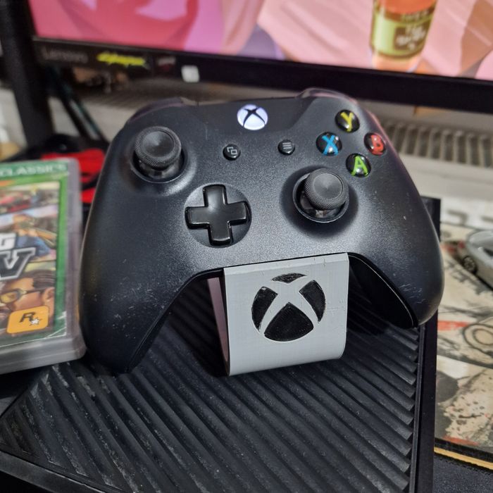 Vand Consola Xbox One 500gb cu un Controller