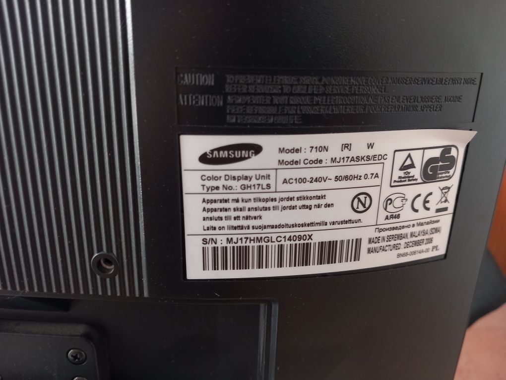 Монитор Samsung SyncMaster 710n