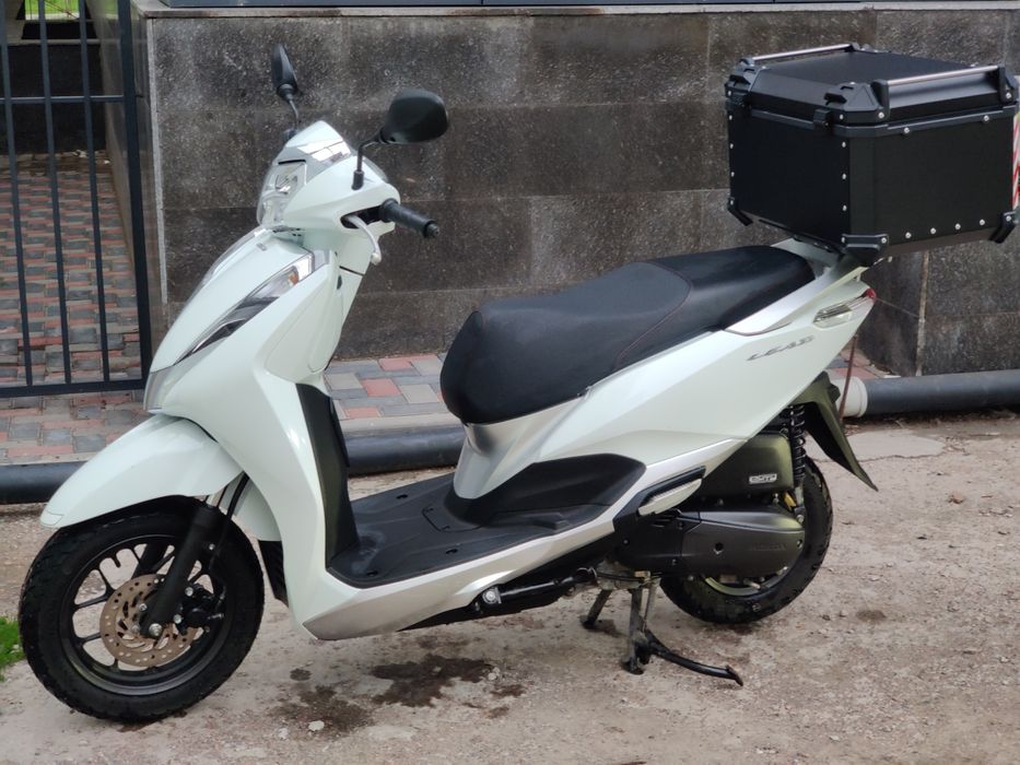 Скутер HONDA LEAD 125. HONDA. Скутер.