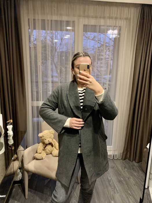 Елегантно палто с подвижна пухена яка